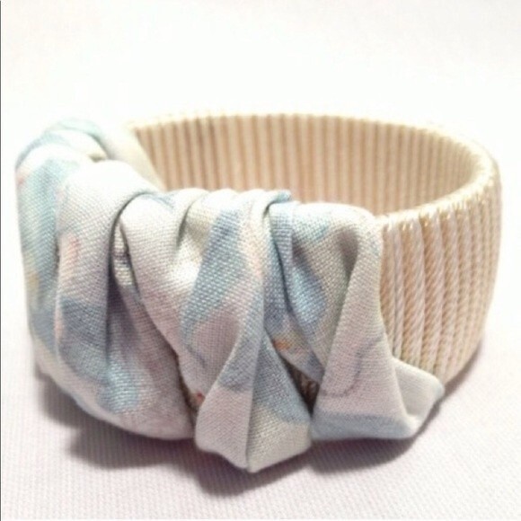 Handmade Bracelet Blue Floral Fabric-Wrapped Vintage Bangle - Picture 1 of 5